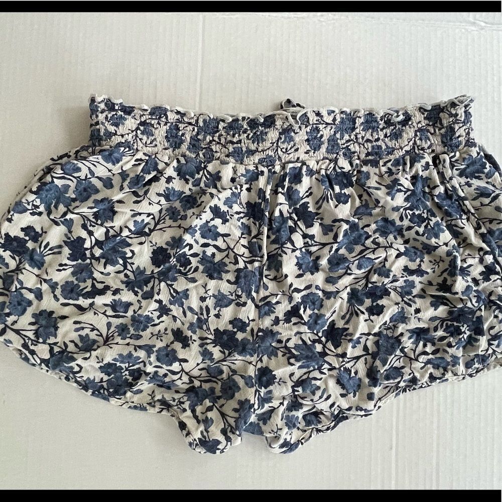AMERICAN Eagle Outfitters 100% viscose blue floral elastic waistband shorts,  XL - Picture 2 of 4